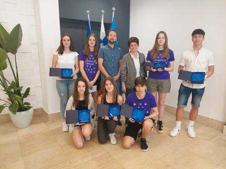 Odličnjaki z OŠ Antona Žnideršiča